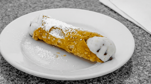 Cannoli.
